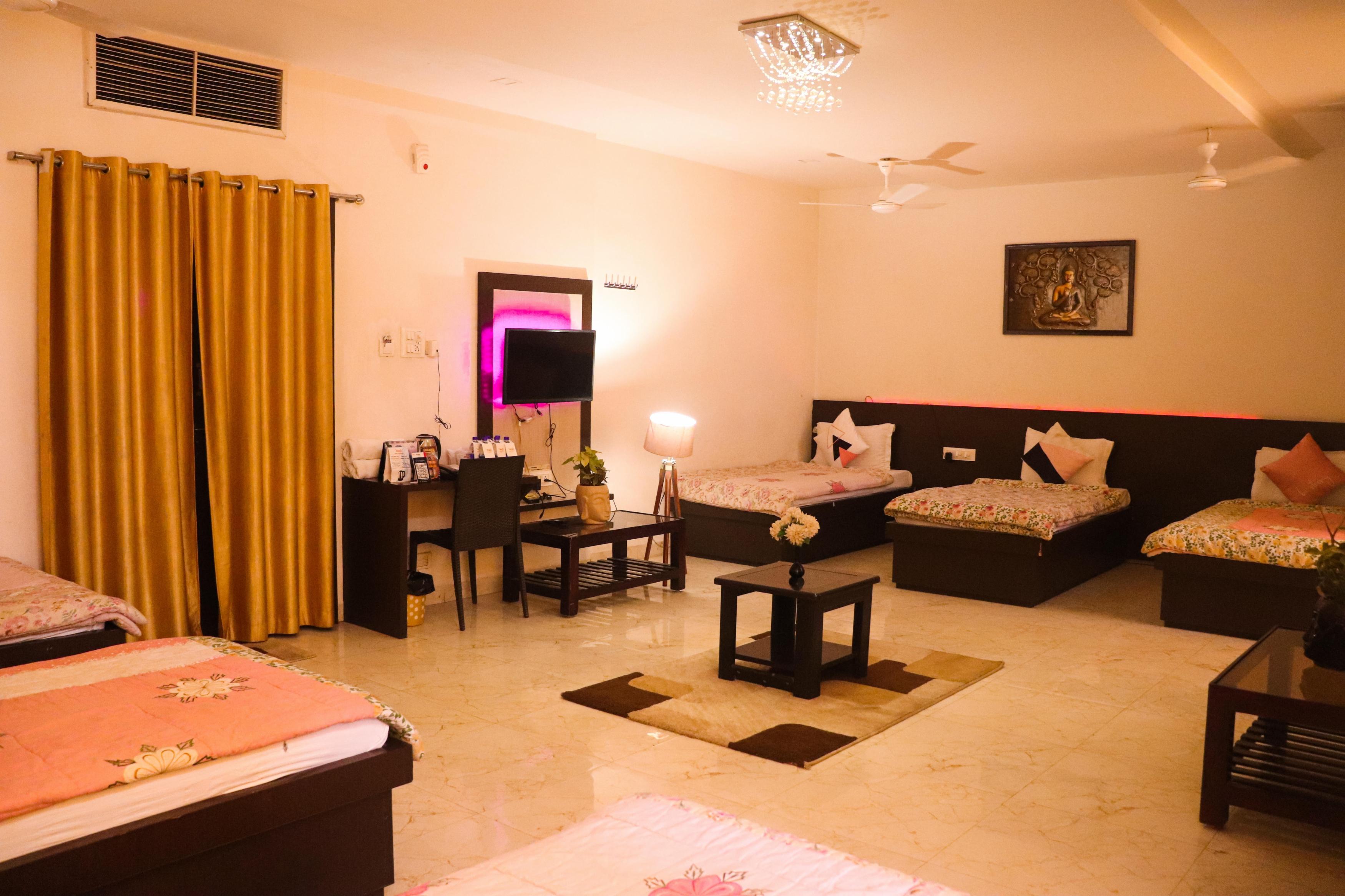 Kasturi hotel and Restaurant Room Type - SIX BED FAMILY SUITE