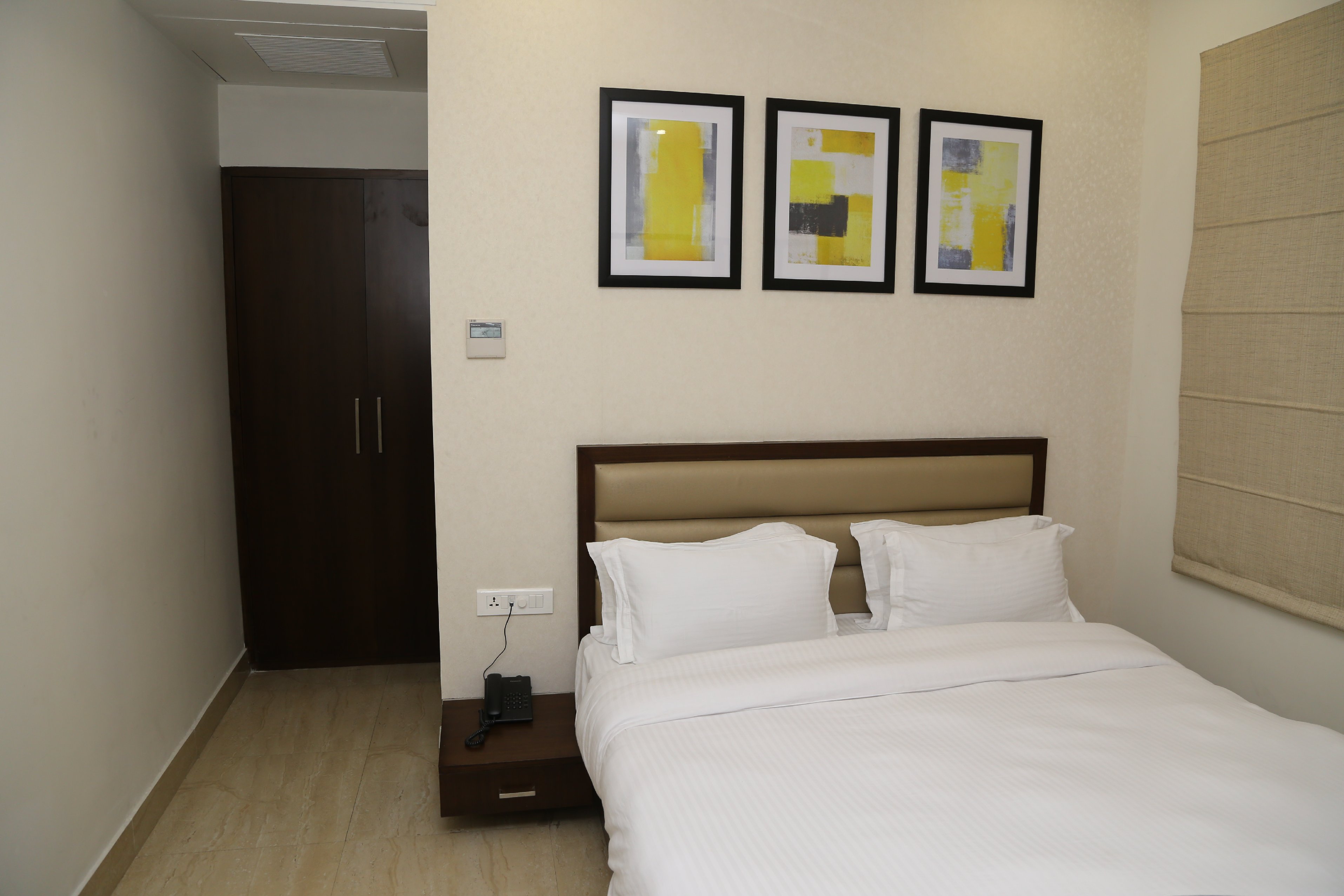 Hotel Starwood - Tap to explore photos