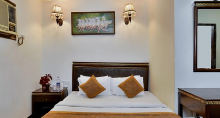 LE Cashew Paharganj Main Road Building Room Type - Deluxe Superior AC Room With Free Wi-Fi