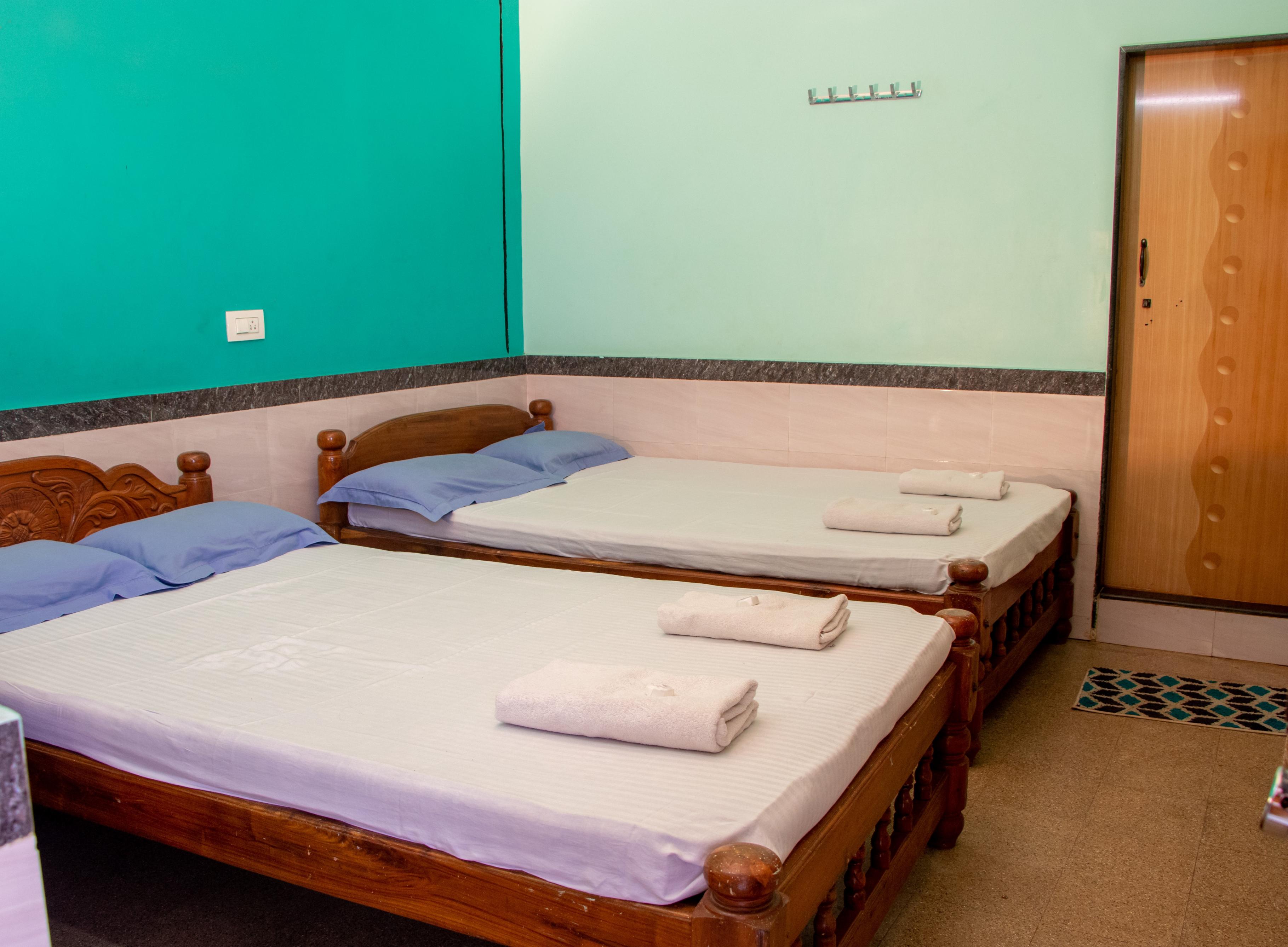 Hotel Greens Room Type - 4 Bed Non AC