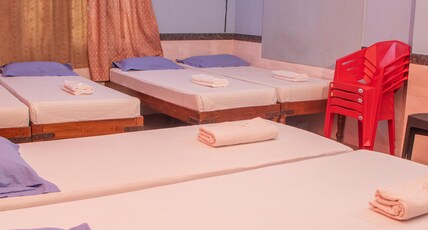 Hotel Greens Room Type - 7 Bed Non Ac.