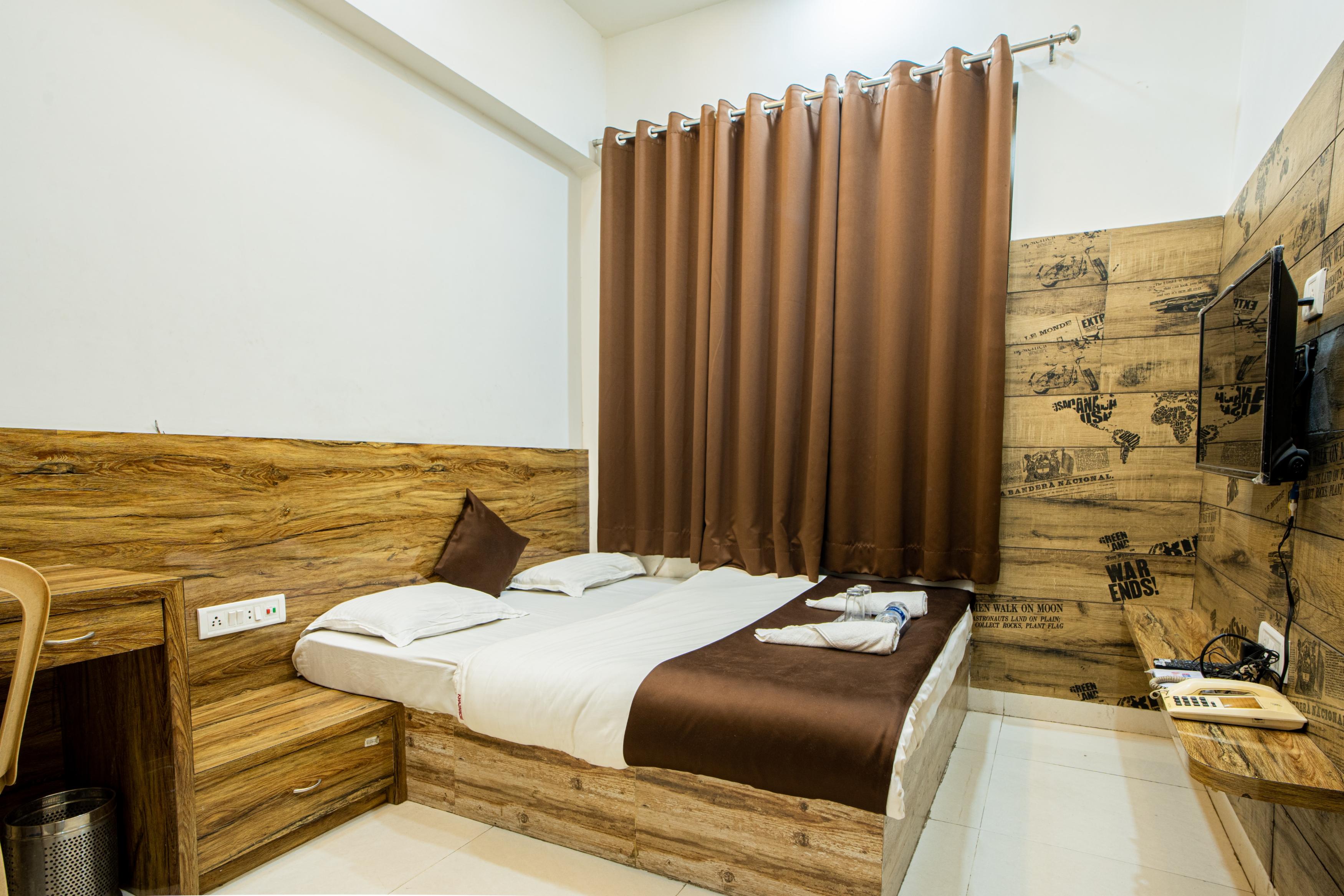 Hotel Khajanchi Inn - Tap to explore photos