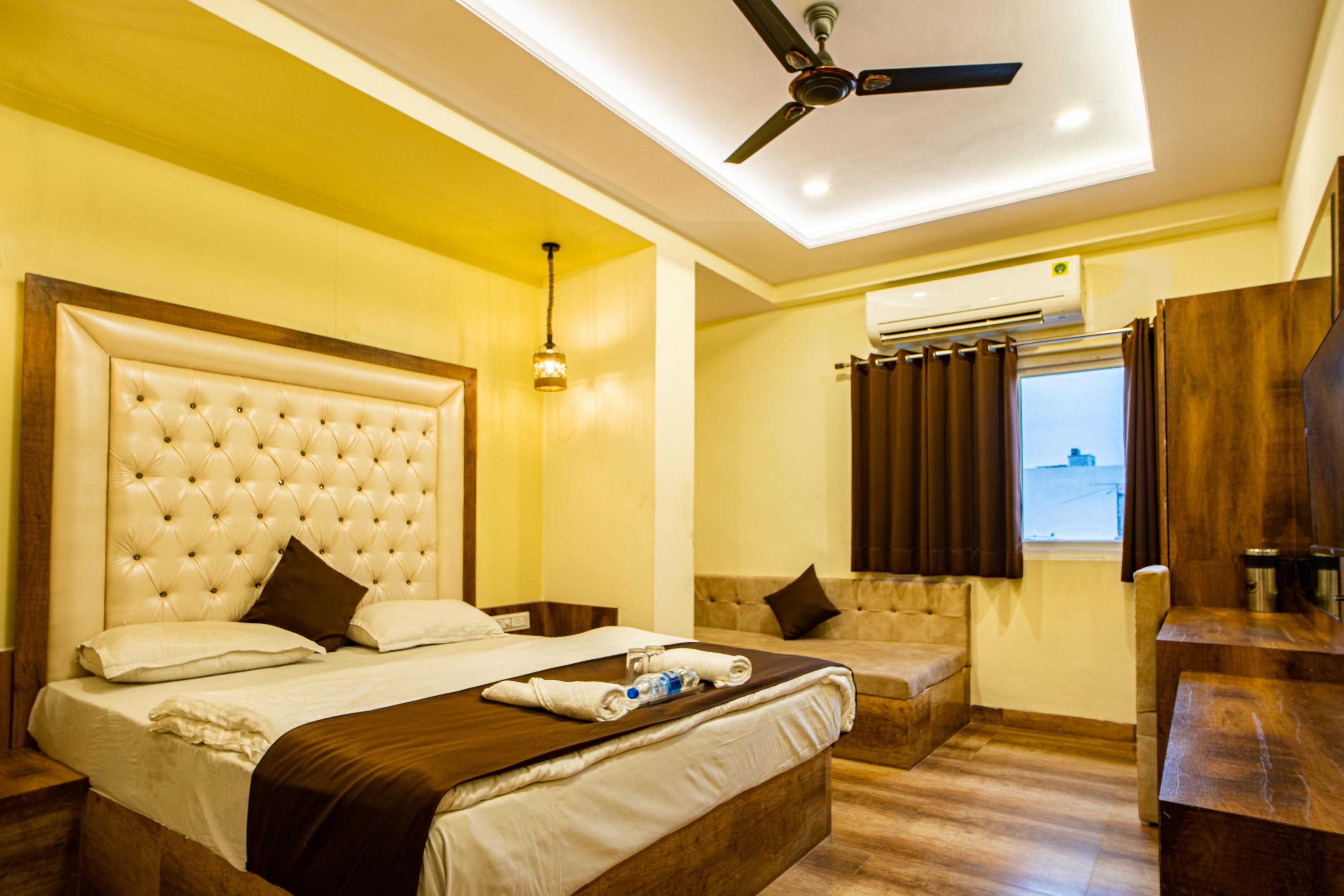 Hotel Khajanchi Inn Room Type - Premium AC Room