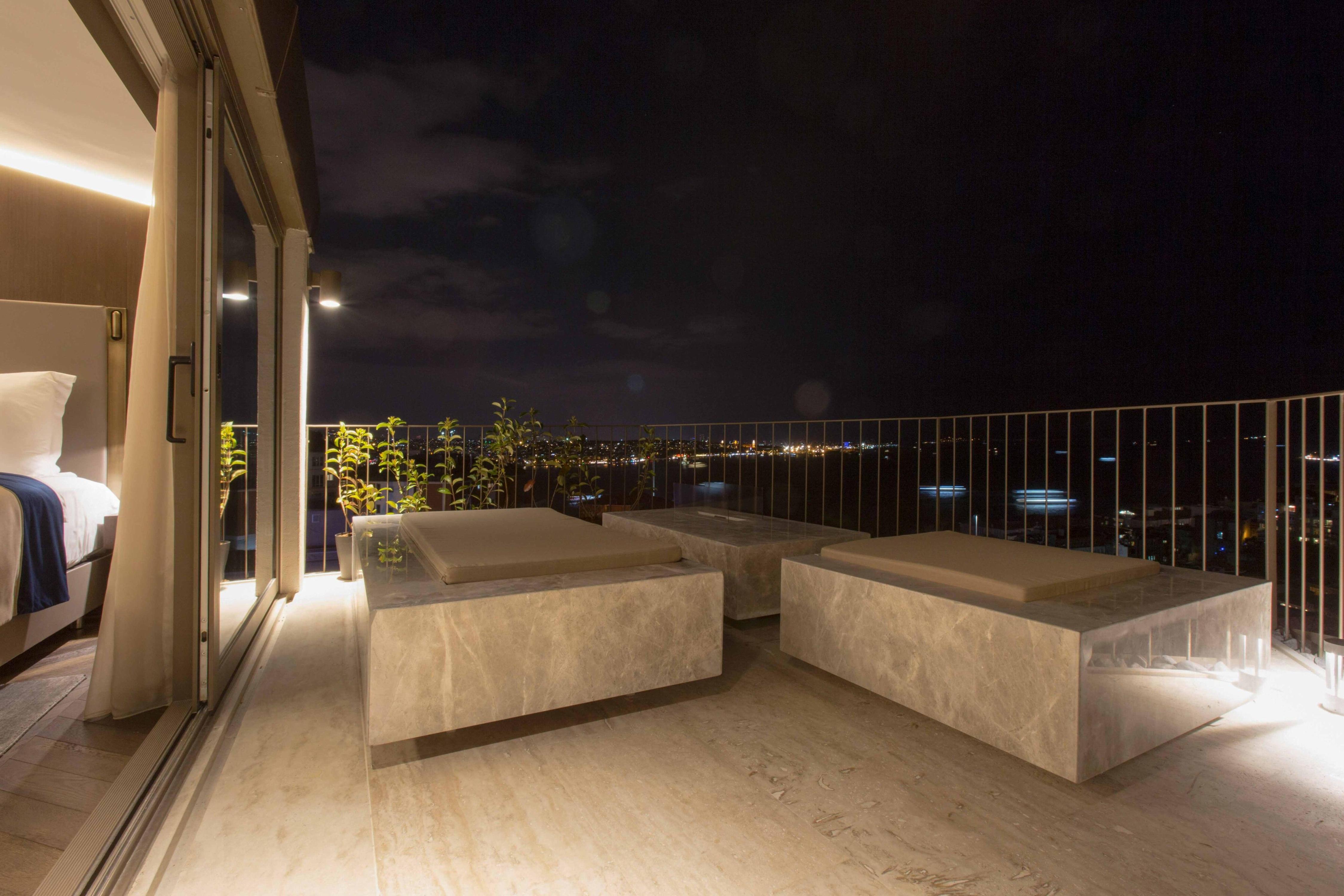 Noble22 Suites - Tap to explore photos