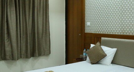 Hotel Bansuri Room Type - Super Deluxe AC
