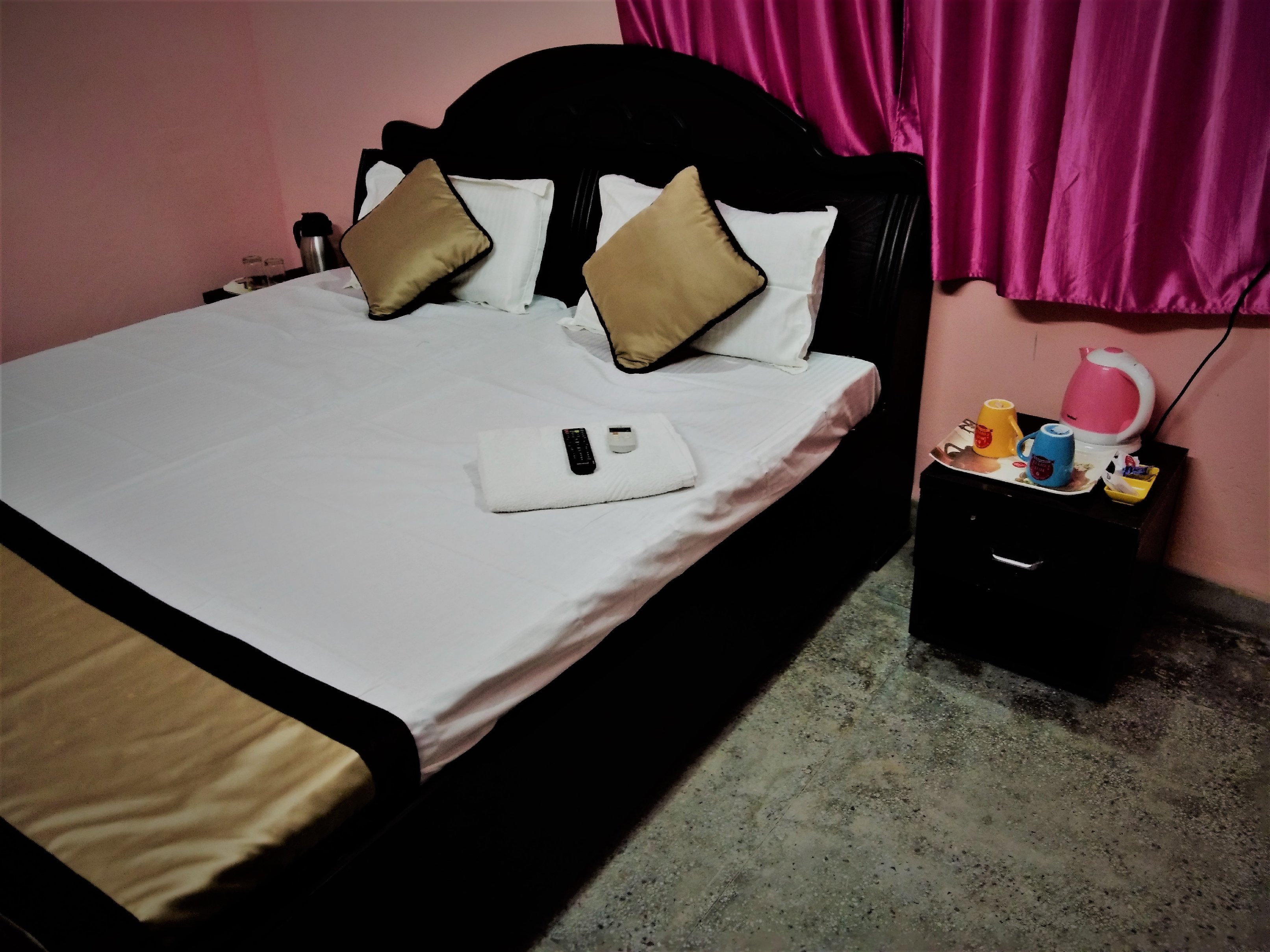 Paradise Home Stay - Tap to explore photos