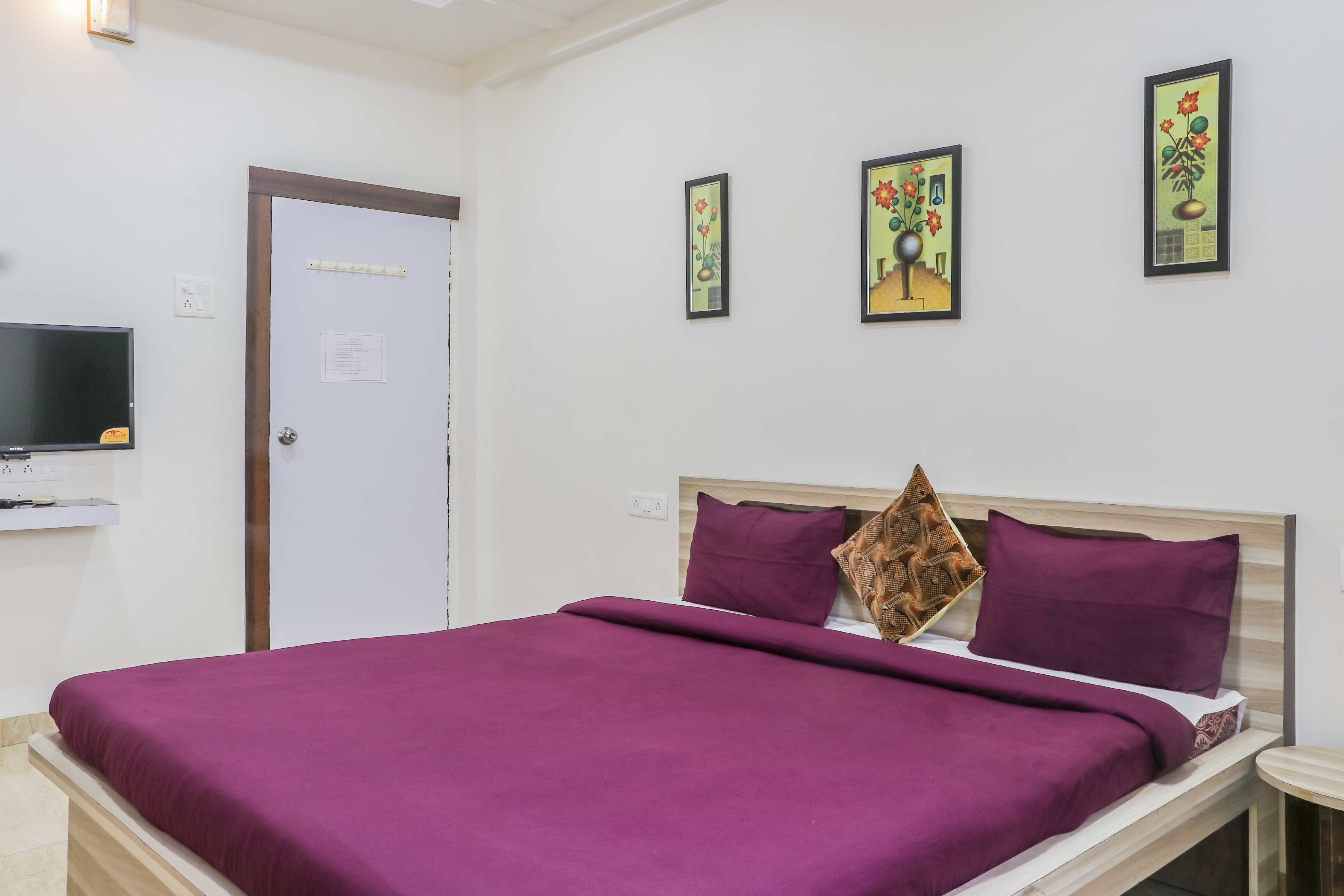 Hotel New Punjab - Tap to explore photos