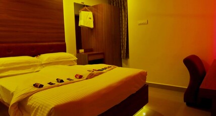 HOTEL KEK GRAND PARK(NEAR  AIRPORT) Room Type - Luxury King Room
