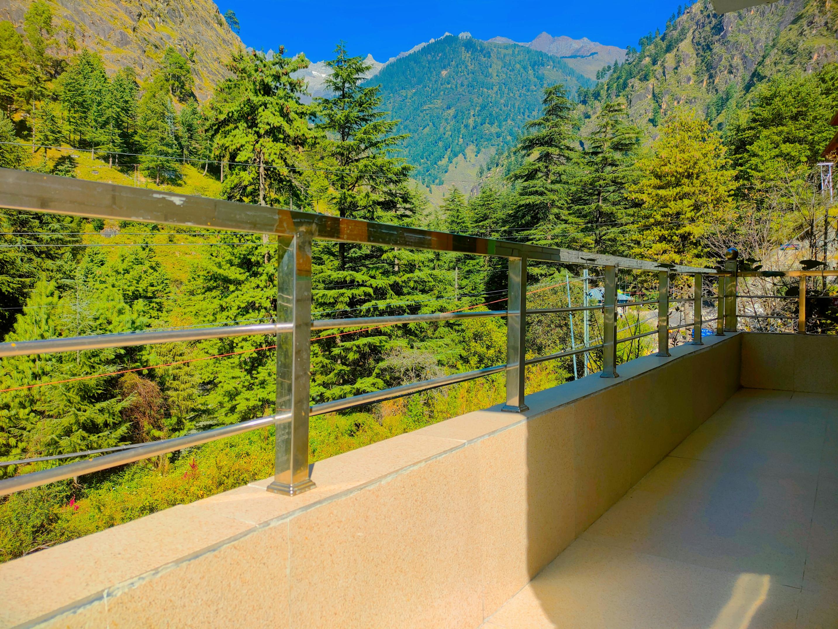 Highland-Gojh Kasol | Rooms & Dorms - Tap to explore photos