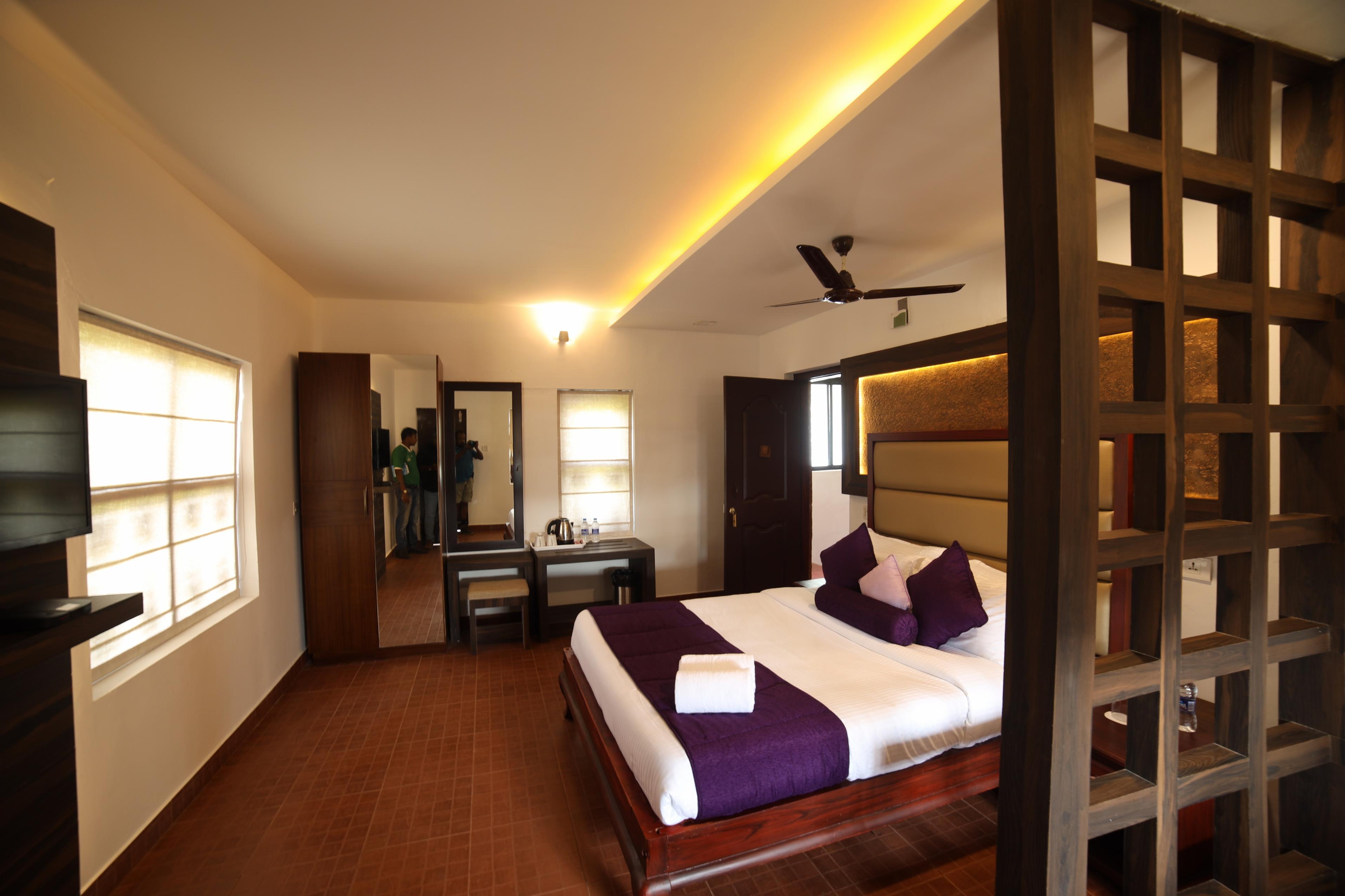 Contour Island Resort and Spa - Tap to explore photos