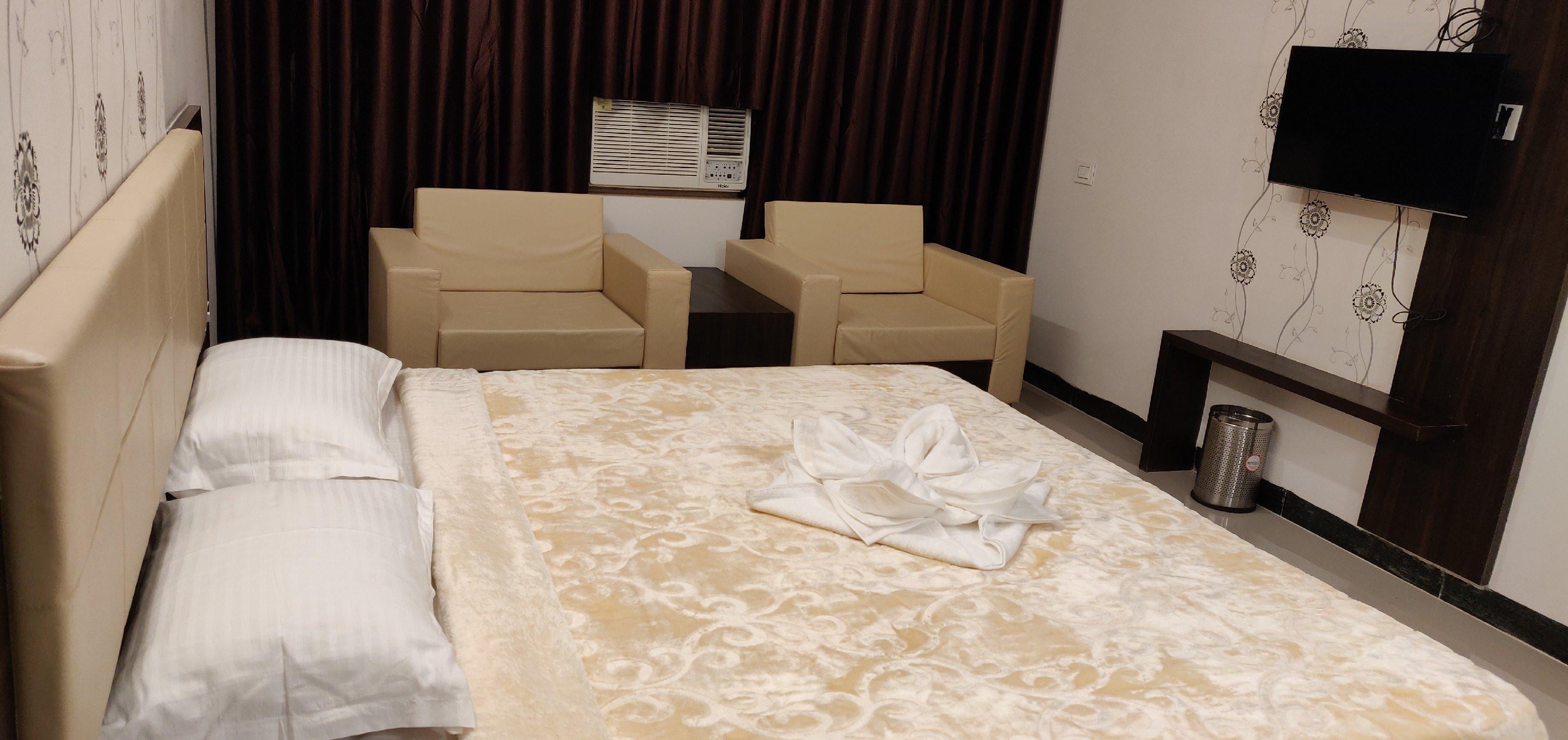 The Raj Residency Room Type - Deluxe AC Room