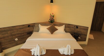 Shilhaandara Room Type - Soumithre- Pool Room