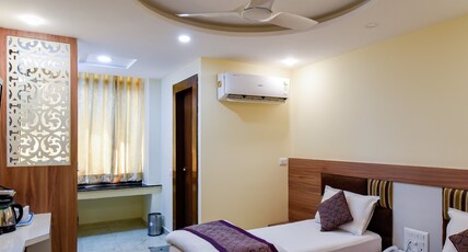 Hotel SVC Inn (Infront of Platform No.1 Railway Station) Room Type - Luxury Room with Sofa