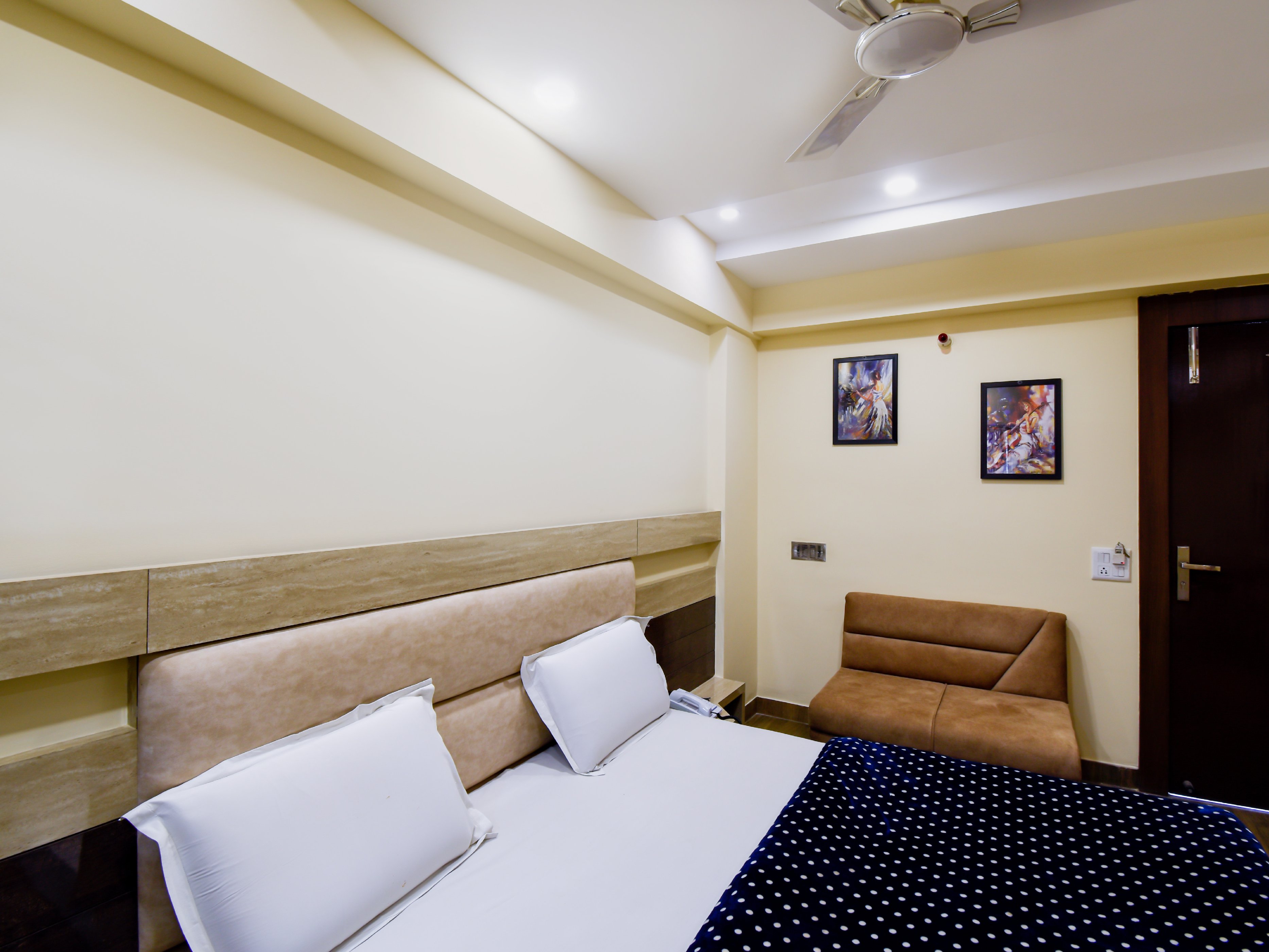 Svc INN - Tap to explore photos