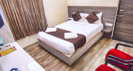 Udhayam Inn Room Type - Double Occupancy Deluxe Air-Conditioned(1 QUEEN SIZE BED) Udhayam Inn Room Type - Double Occupancy Deluxe Air-Conditioned(1 QUEEN SIZE BED)