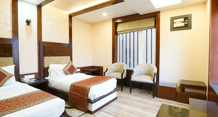 SQUARE INN Room Type - Executive Room (TWIN BEDDED)