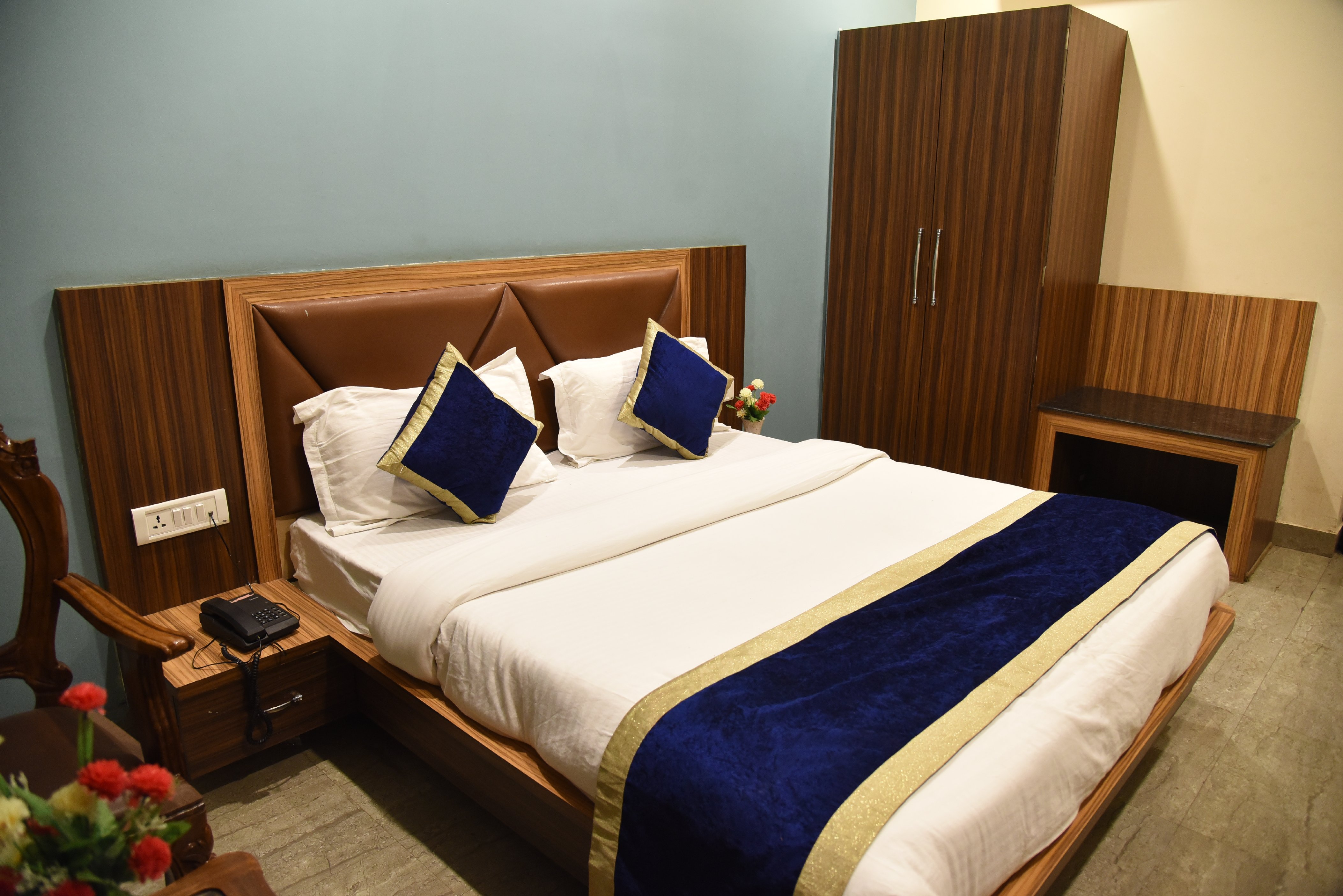 Hotel Down Town. - Tap to explore photos