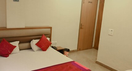 HOTEL CROWN CITY (NEAR BUS STAND) Room Type - Deluxe Room