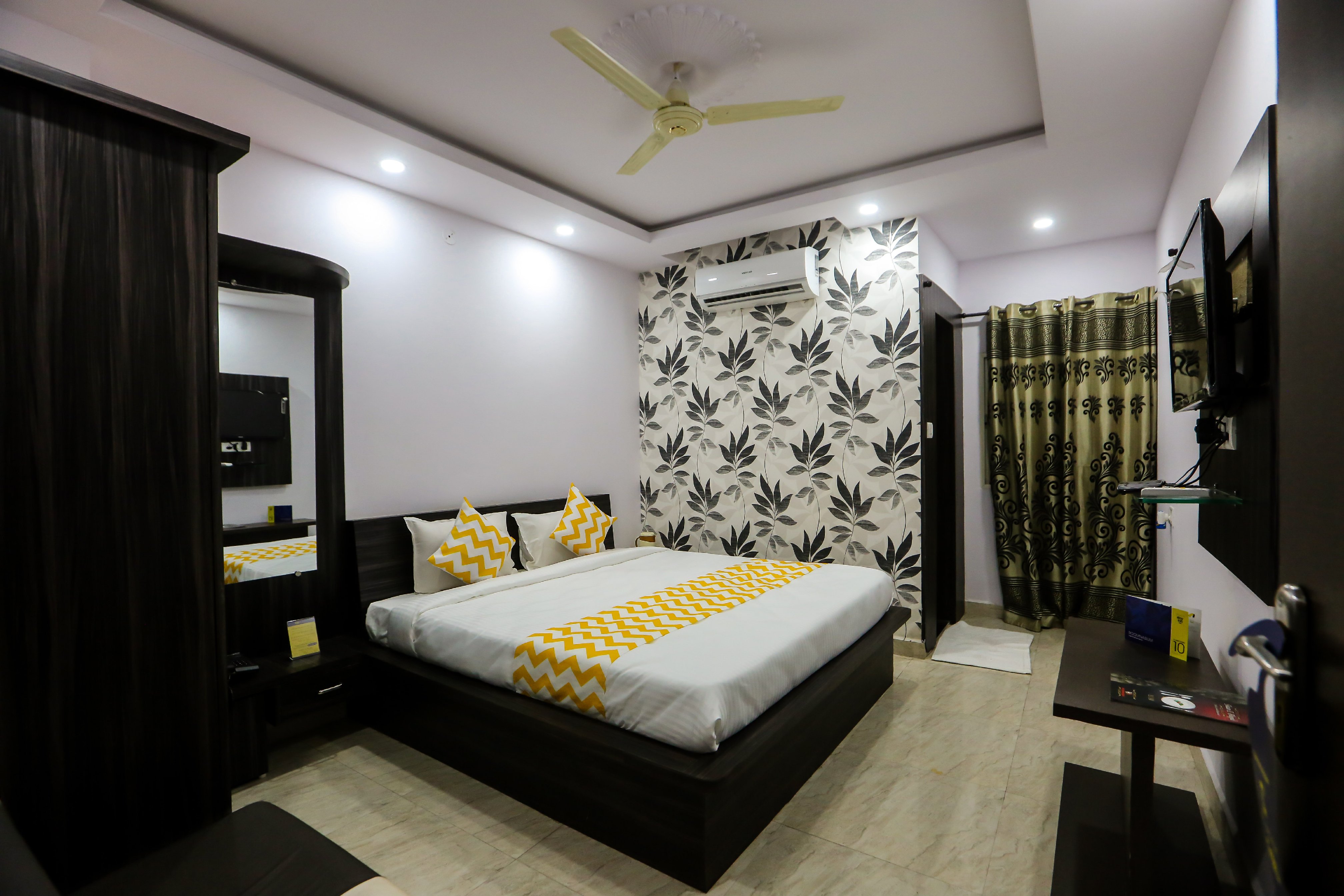 Hotel Bharat Regency - Tap to explore photos