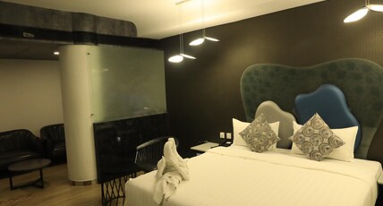 Hummingbird Hotel & Banquet Room Type - Suite Room with Jacuzzi