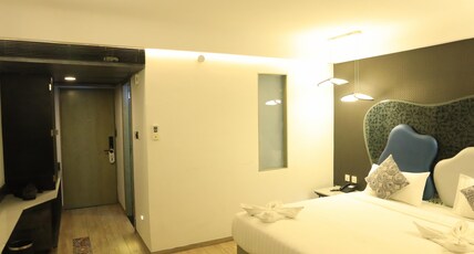 Hummingbird Hotel & Banquet Room Type - Premium Rooms with Jacuzzi