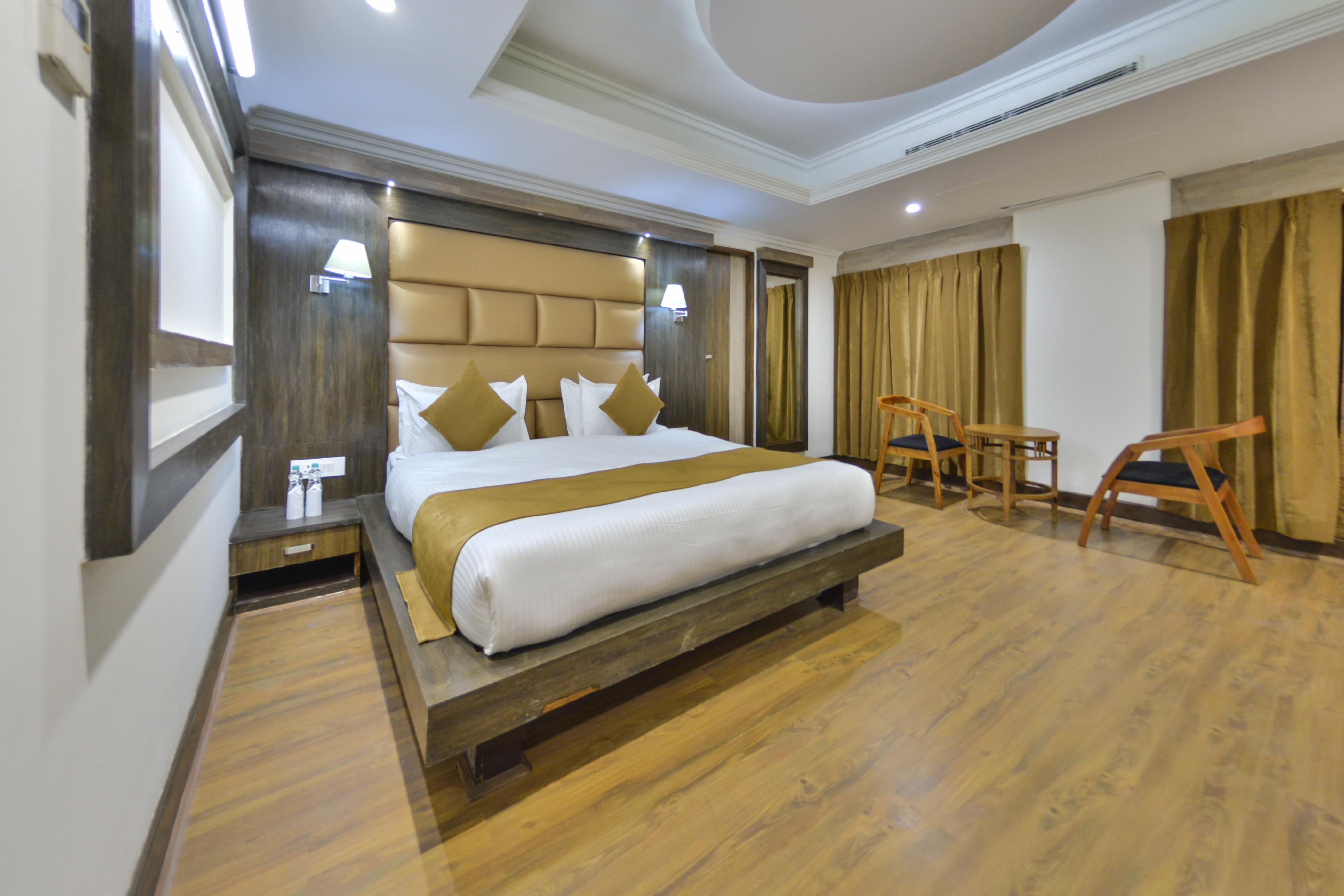 Hotel Six Seasons - Tap to explore photos