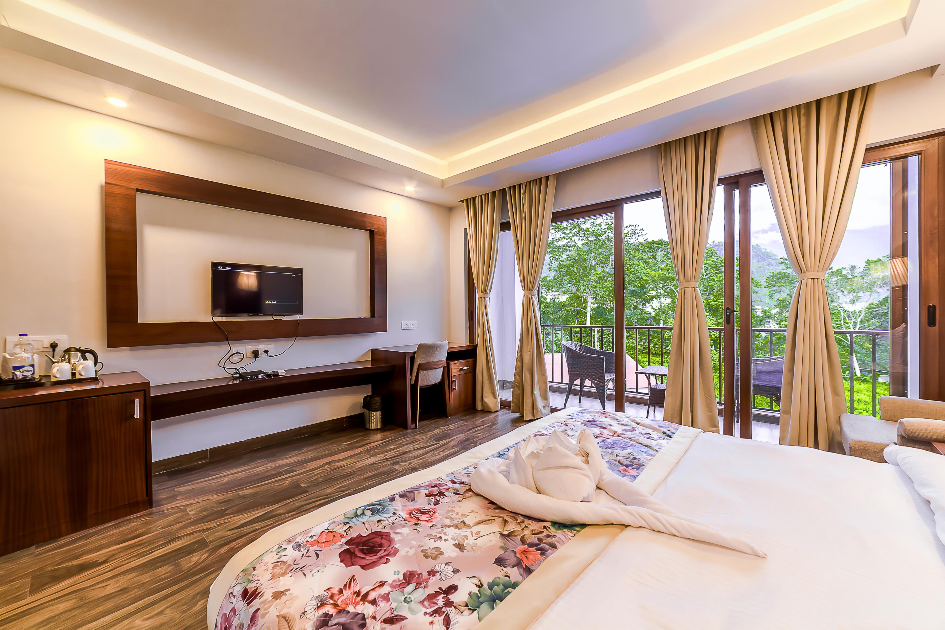 Palm Grove Suites Inn & Spa - Tap to explore photos