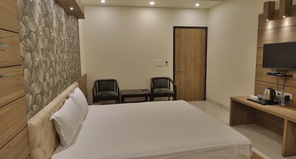 Hotel Grand Safari Room Type - Deluxe Room