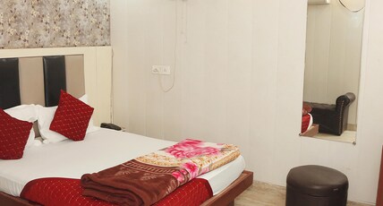 Hotel Mona Regency Near Nirman Vihar Metro Station Room Type - Deluxe Room ( AC )