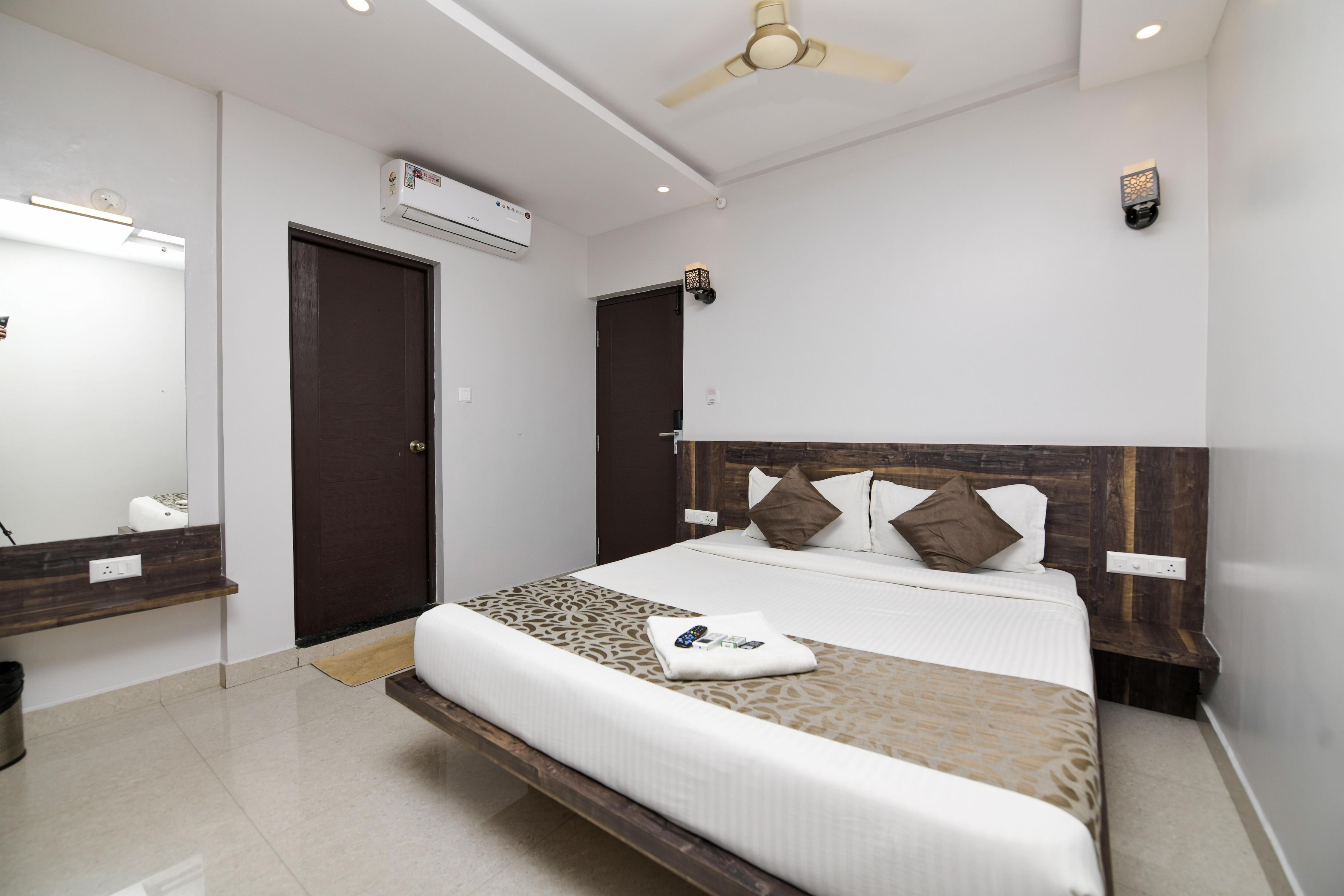 Le Oak Inn - Tap to explore photos