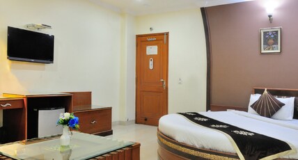 Hotel Maharaja Residency and Banquet Hall Room Type - Super Deluxe Room with Free WiFI Hotel Maharaja Residency and Banquet Hall Room Type - Super Deluxe Room with Free WiFI