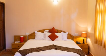 Alcove Beach Resort Room Type - Deluxe Room with Bathtub
