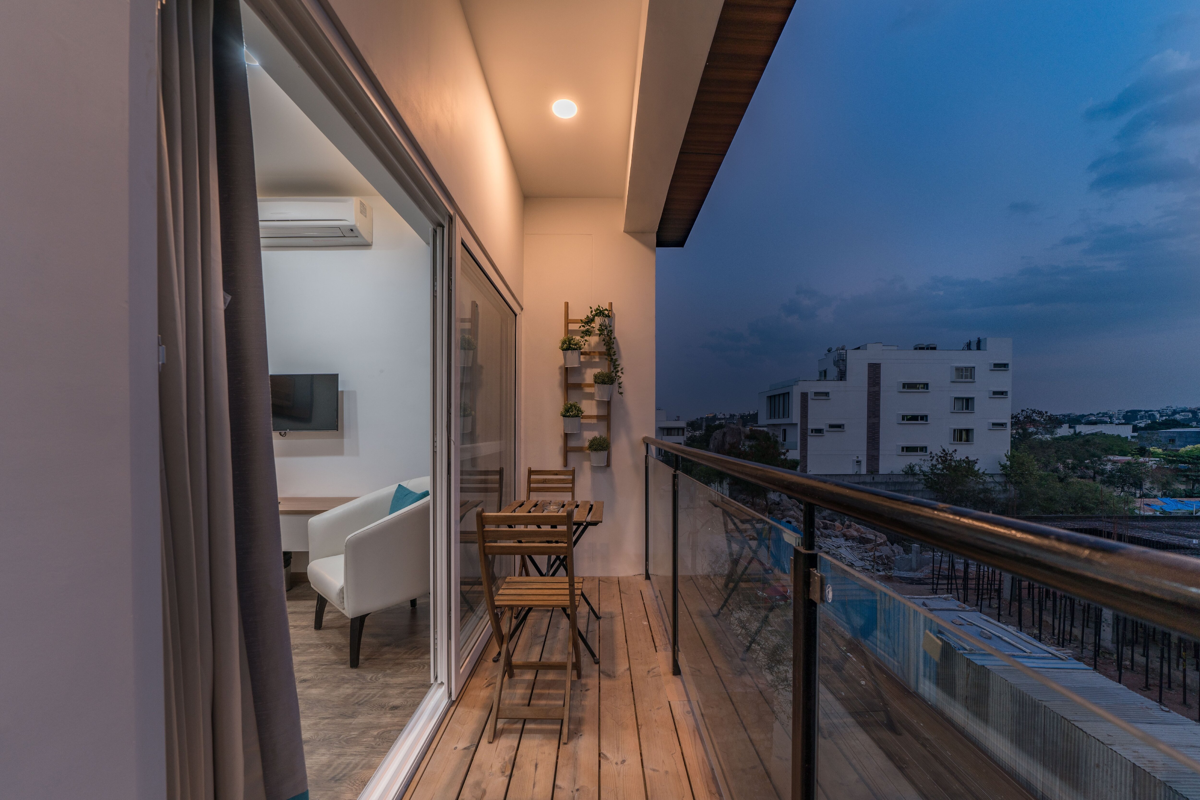 SKYLA Studios & Suites - Jubilee Hills - Tap to explore photos