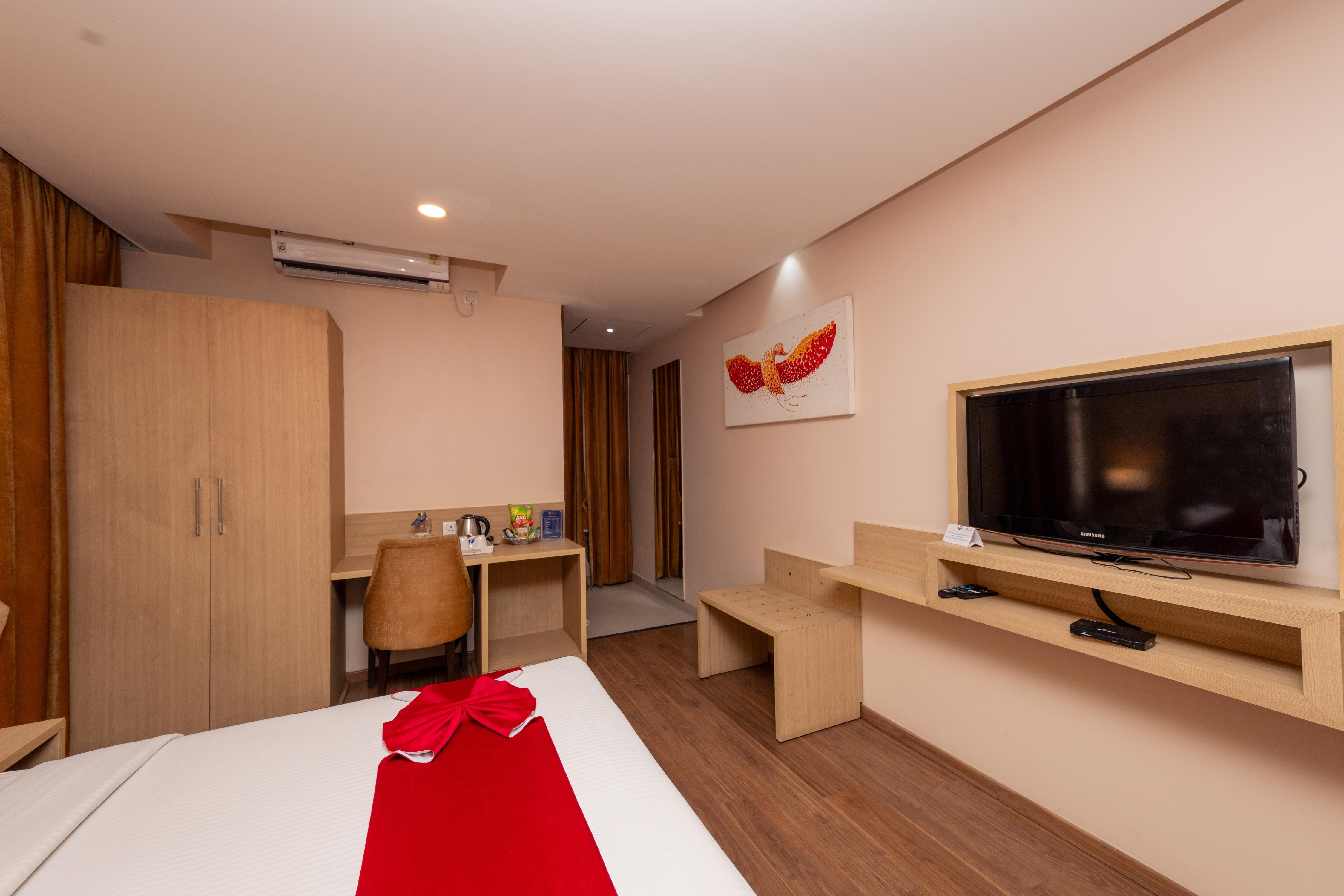 La Sara Pride - Tap to explore photos