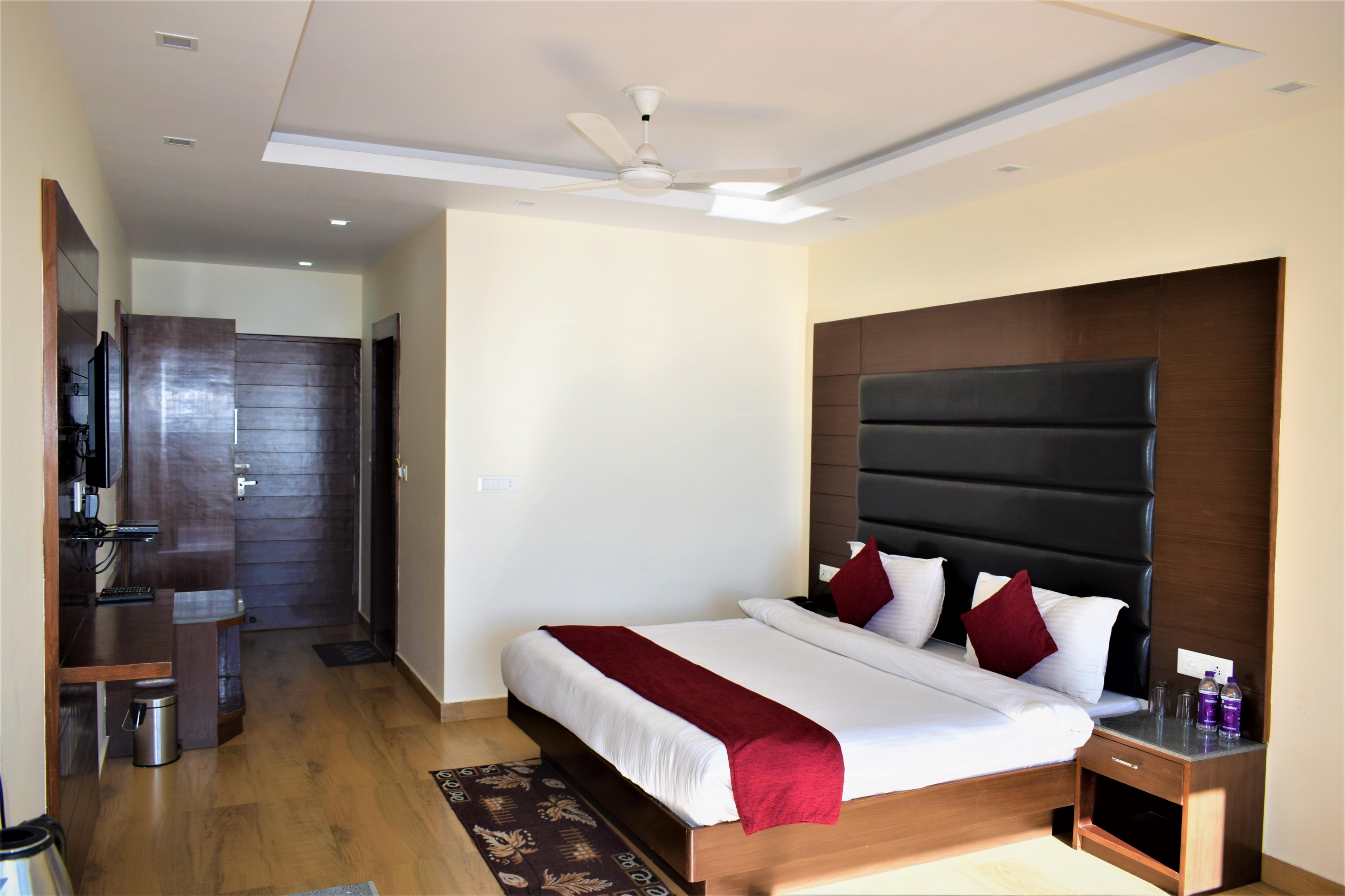 Hotel Phoenix Room Type - King Room With Garden View