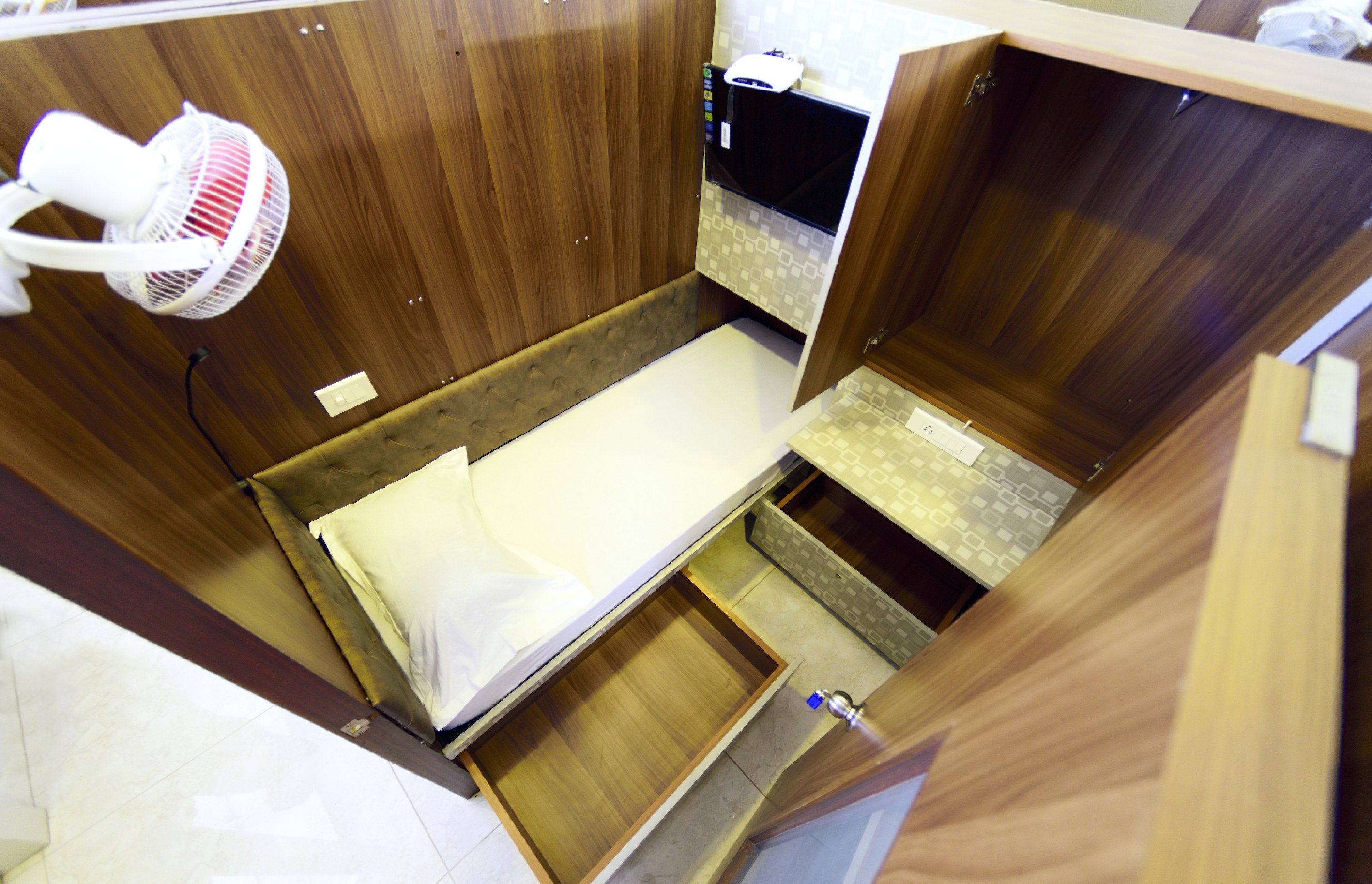 Bedspace Capsule AC Hotel - Tap to explore photos