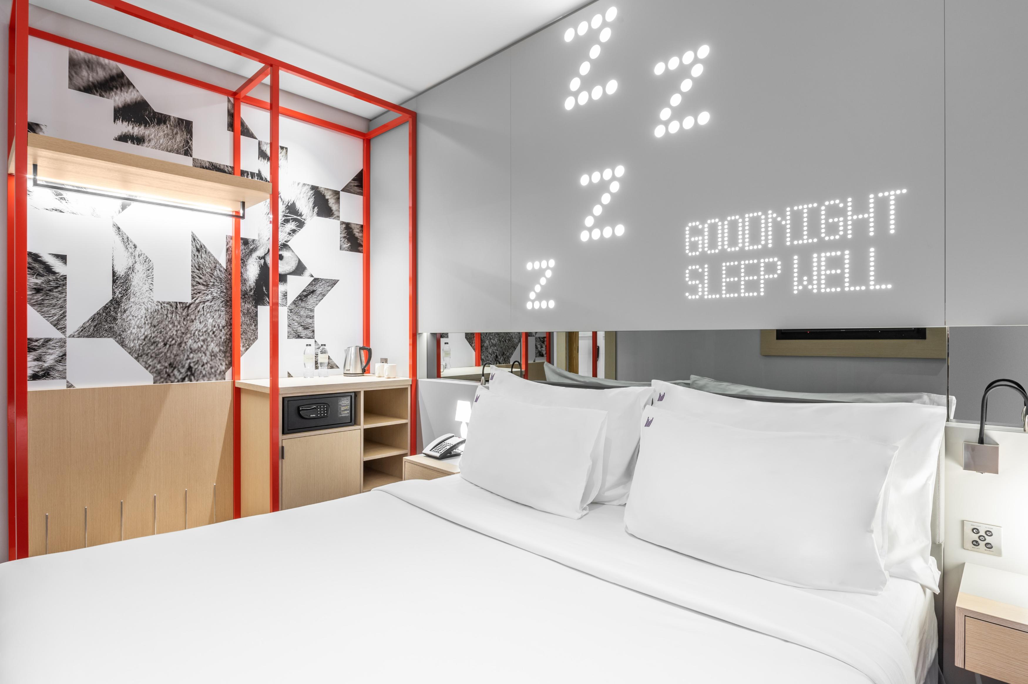 Studio M Arabian Plaza Hotel & Hotel Apartments Room Type - Urban King Room with complimentary Shuttle Service
