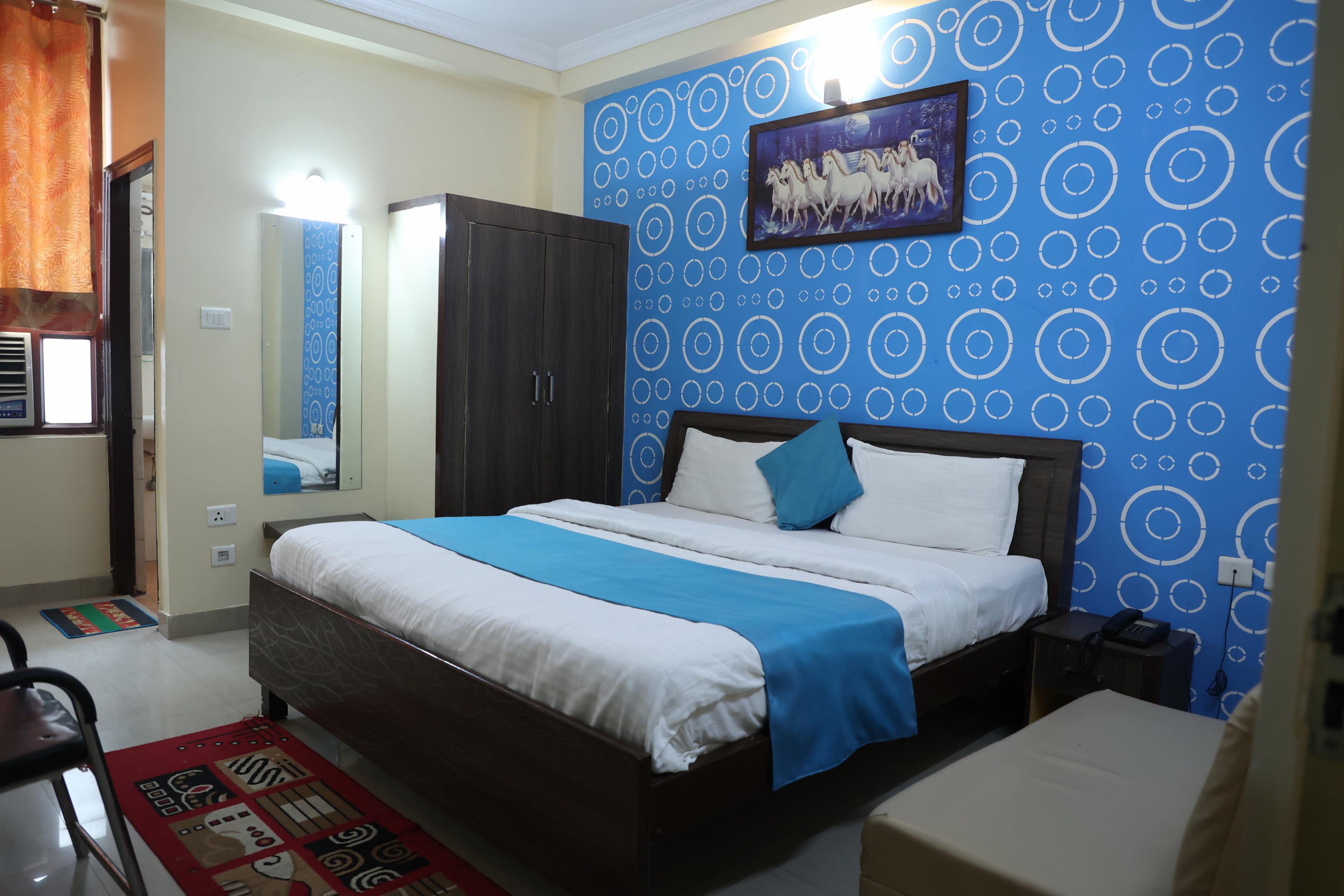 HOTEL V S CONTINENTAL - Tap to explore photos