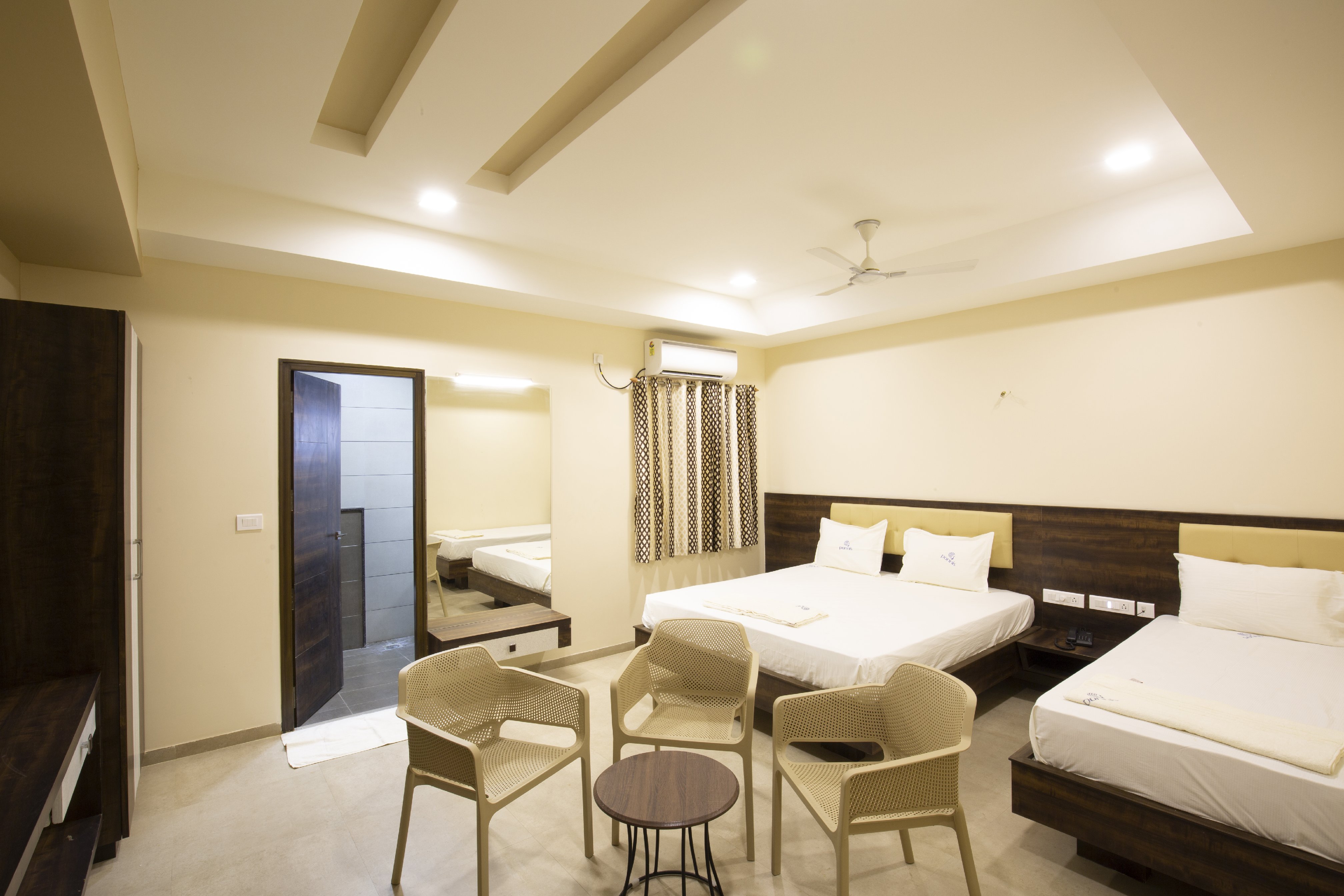 Ponnis Hotel Room Type - Deluxe Room AC