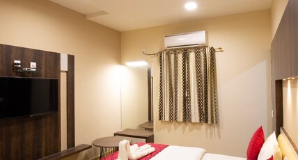 Ponnis Hotel Room Type - Suite Room AC
