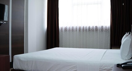 Hotel Idukki Castle Room Type - Deluxe Room With River View Or Road View