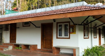 Chow Chow Valley Resort Room Type - Bikers Dorm