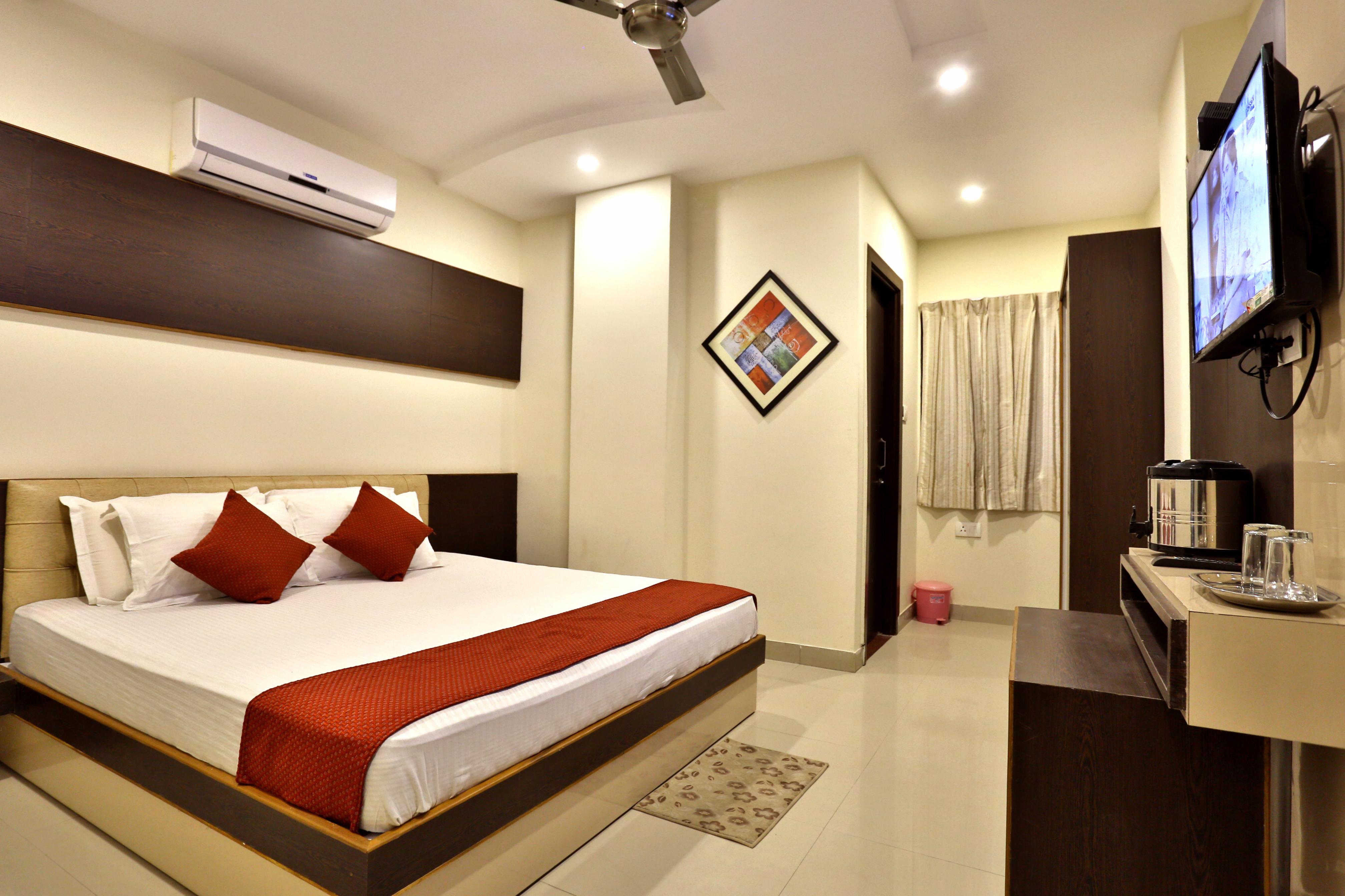 Hotel Suraj Palace - Tap to explore photos