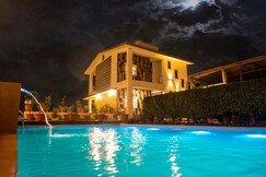 Shree Samarth Villaa | Pool & Lawn