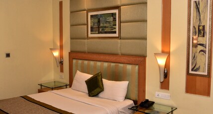 Hotel Western Court Chandigarh Room Type - Executive Room with Work Desk