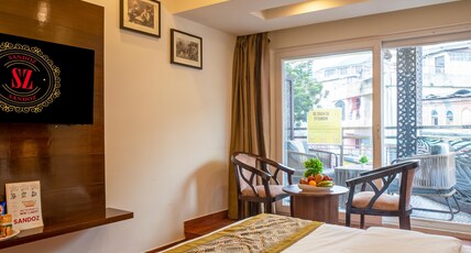 Sandoz Palm Retreat Hotel Room Type - Superior Balcony Room with City View