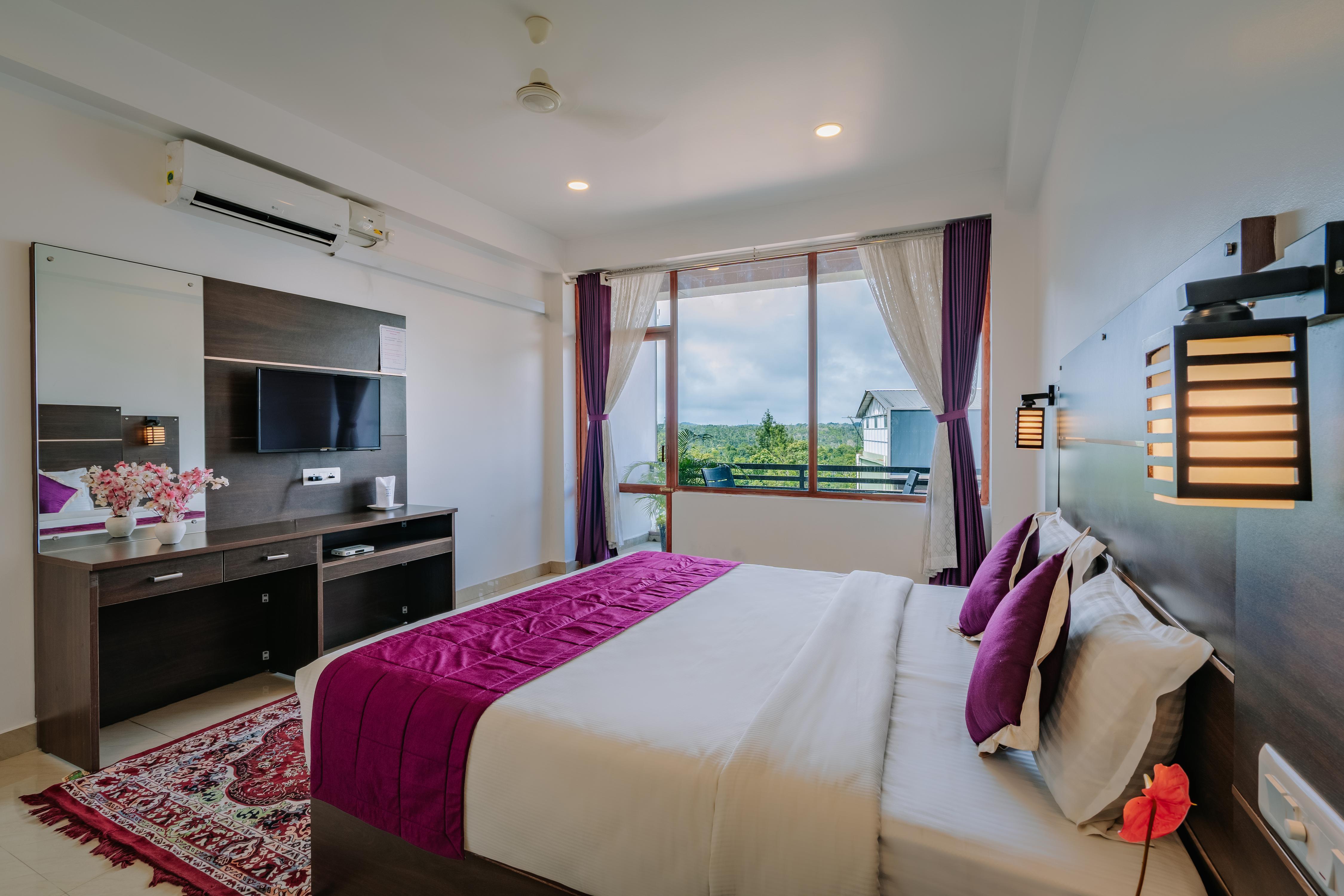 Hotel Mountain Hues Thekkady Room Type - Premium Room AC With Balcony Hotel Mountain Hues Thekkady Room Type - Premium Room AC With Balcony