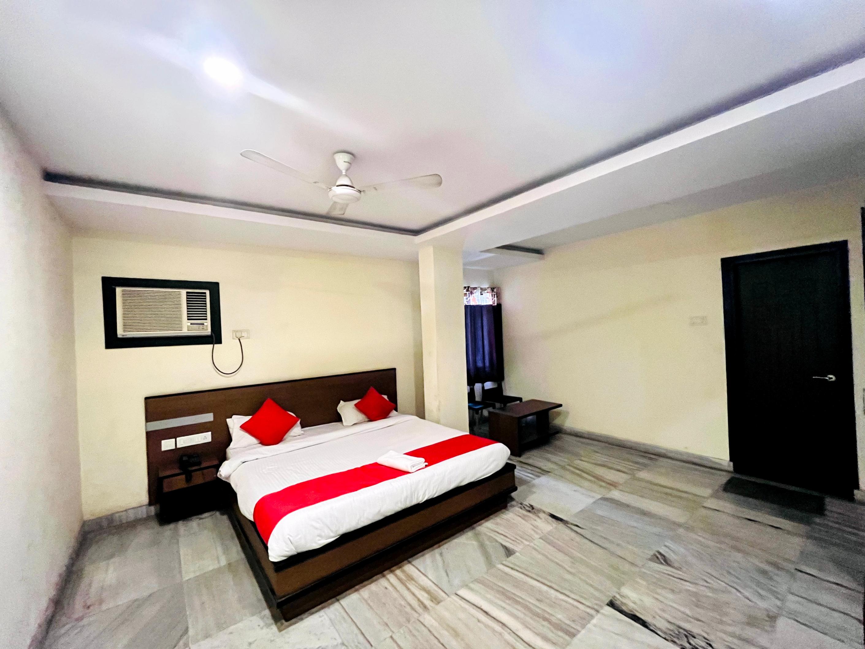 Hotel Chandra Room Type - Deluxe Room