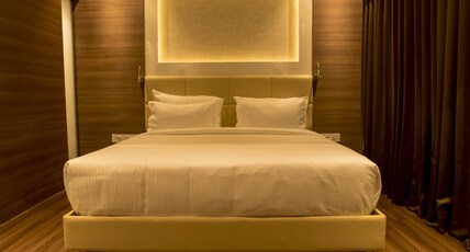 S HOTELS Room Type - Suite Room