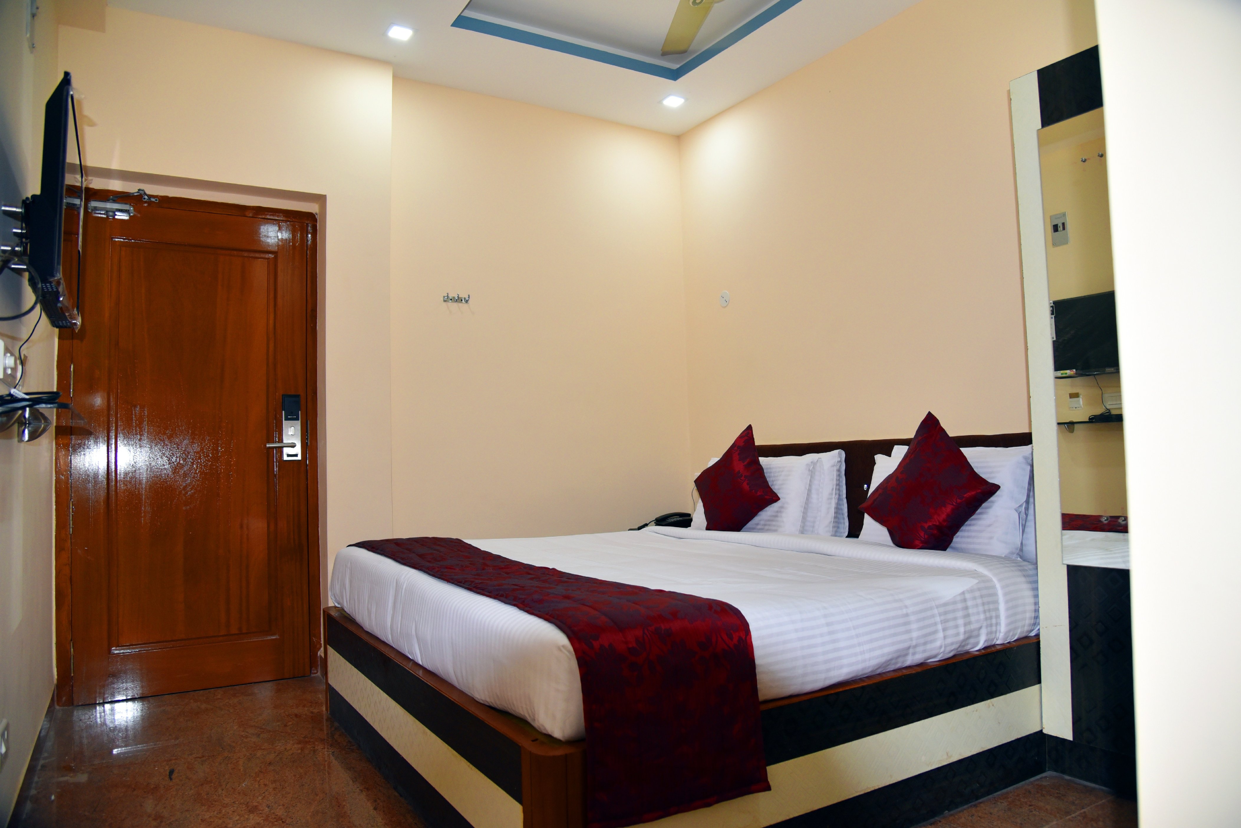 SriThilagavathy Hotel Room Type - Deluxe Double room